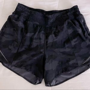 Lululemon hotty hot high-rise lined short 4”